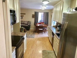 Microwave, dishwasher, coffee/tea maker, cookware/dishes/utensils - Sequoia National Forrest CabinG sleeps 16 (Posey)