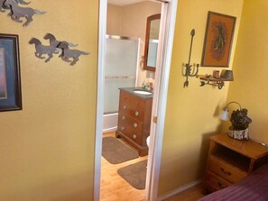 3 bedrooms, WiFi, bed sheets - Sequoia National Forrest CabinG sleeps 16 (Posey)