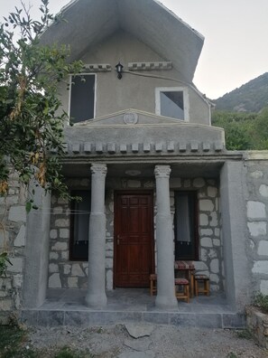 Economy Room, 1 Bedroom | Front of property