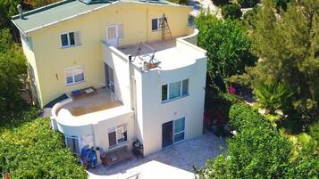 Free daily local cuisine breakfast