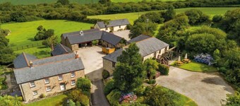 Huge converted mill, dog-friendly with two hot tubs - sleeps 16