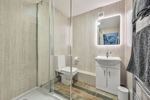 Bathroom - Huge converted mill, dog-friendly with two hot tubs - sleeps 16 (Newquay)
