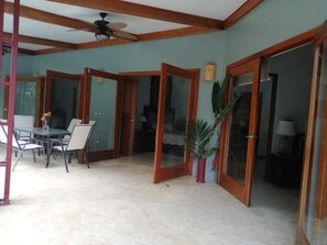 Outdoor dining - CASA CHANTECLAIR OASIS TROPICAL (PUNTARENAS)