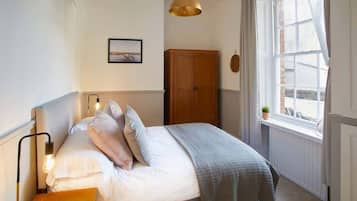 2 slaapkamers, een bureau, een strijkplank/strijkijzer, gratis wifi