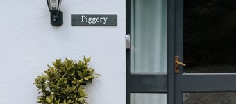 Pretty dog-friendly barn with private hot tub & countryside views