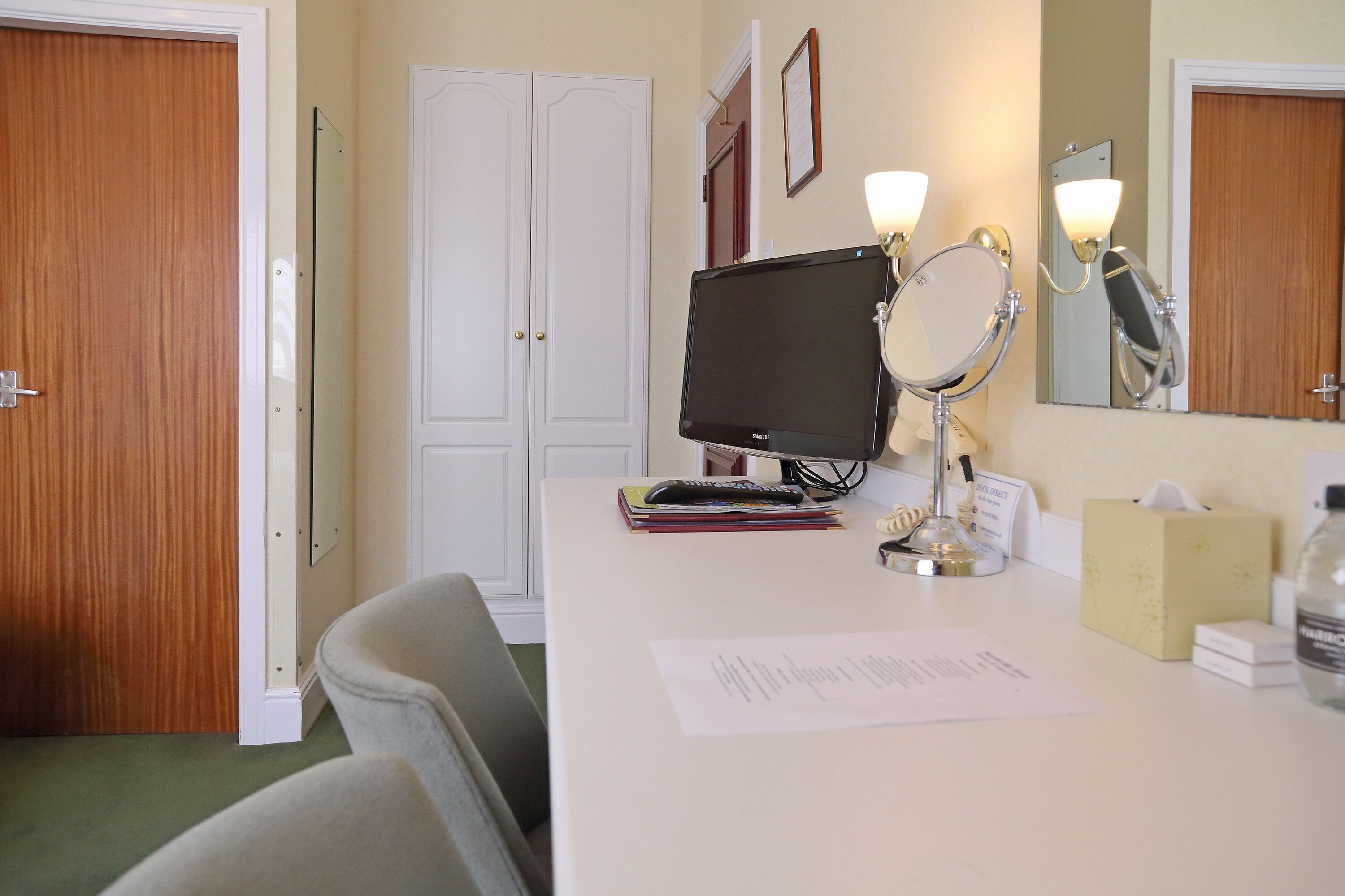 twin room | free wifi, bed sheets