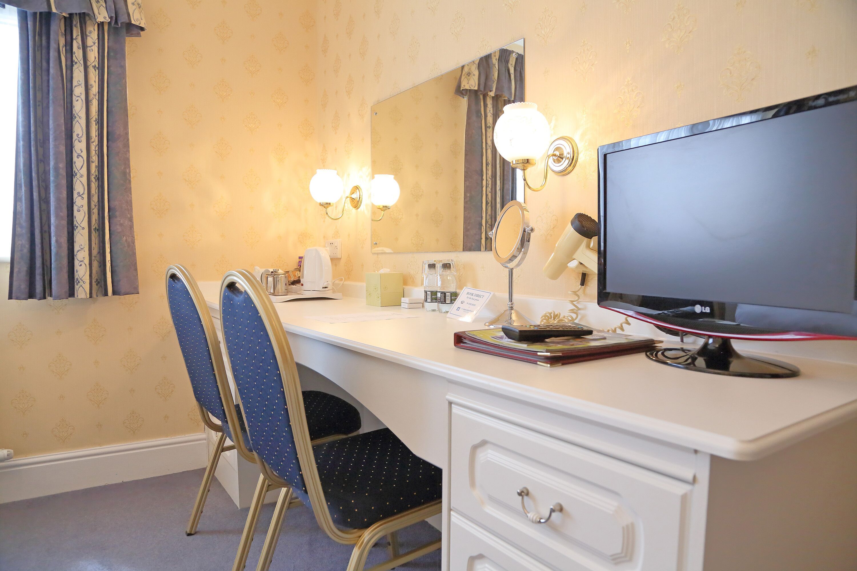 twin room | free wifi, bed sheets