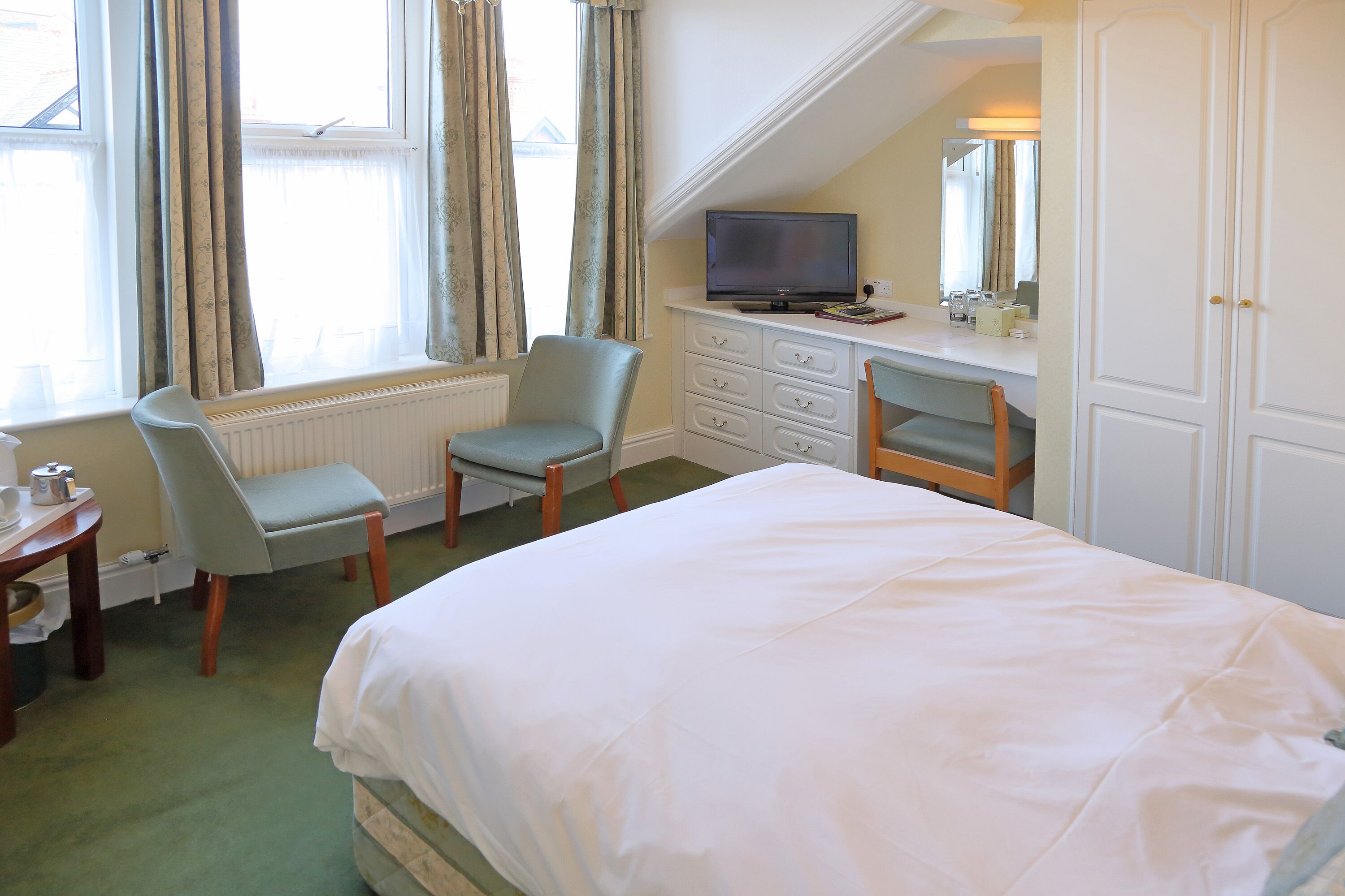 double room | free wifi, bed sheets