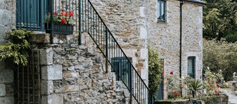 Converted Wheel House w/hot tub, dog-friendly - sleeps 8