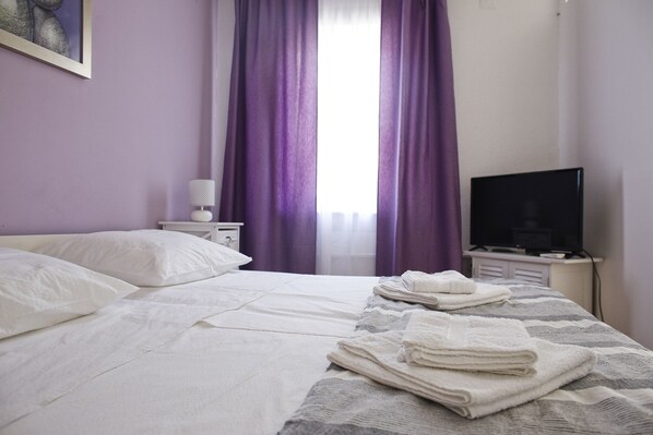 1 chambre, fer et planche Ă repasser, Wi-Fi, draps fournis