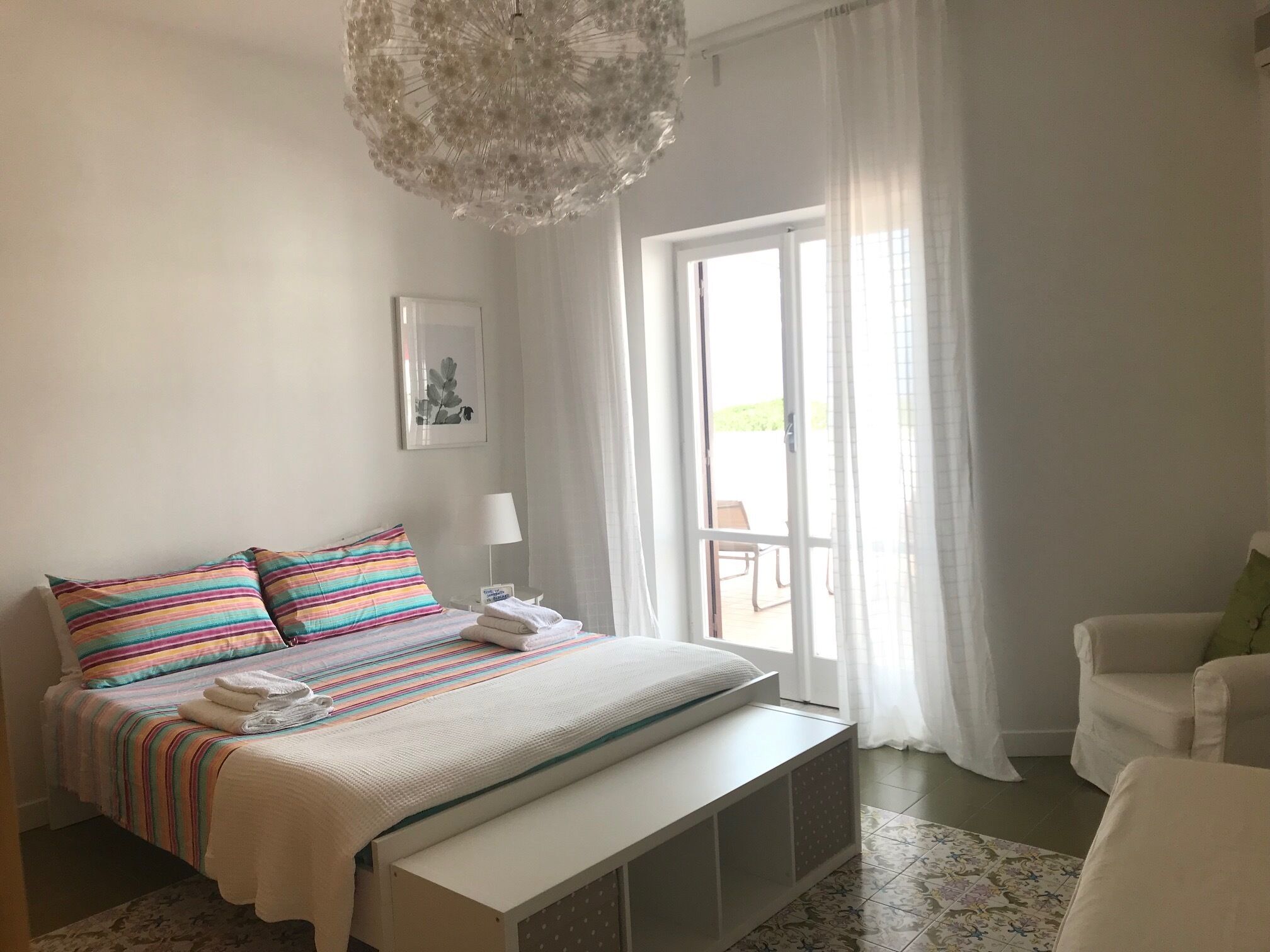 2 camere, una scrivania, ferro/asse da stiro, culla da viaggio