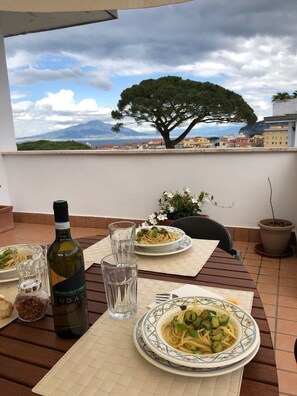 Outdoor dining - Casa Bice, an Amazing view of Vesuvius in the heart of Sorrento with Pool (Sorrento)