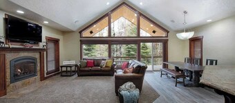 Magic McCall Cabin + Studio for Large Groups