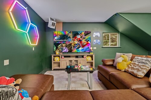 Magic Estate • Cabin + Suite • Hot Tub • Game Room