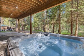 Outdoor spa tub - Magic Estate • Cabin + Suite • Hot Tub • Game Room (McCall)