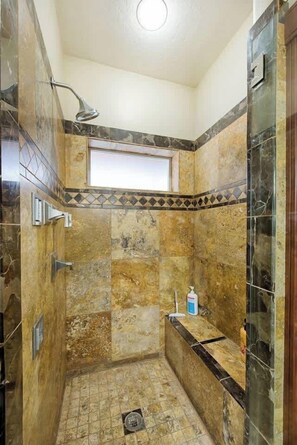 Combined shower/bathtub, hair dryer, towels, shampoo