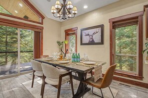 Dining - Magic Estate • Cabin + Suite • Hot Tub • Game Room (McCall)