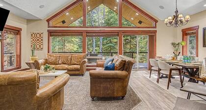 Magic Estate • Cabin + Suite • Hot Tub • Game Room