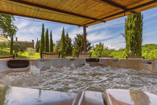 Bain à remous extérieur