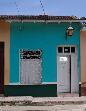 Fachada de la propiedad