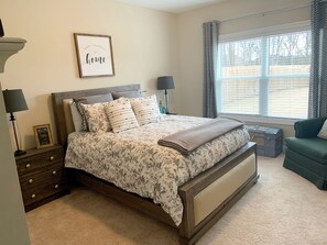 4 bedrooms, iron/ironing board, WiFi, bed sheets