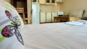 Room - MENADA * Privilege Fort Beach * Cosy studio  (Elenite)