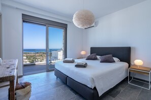 4 chambres, fer et planche à repasser, lit de bébé portatif