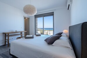 4 bedrooms, desk, iron/ironing board, free WiFi