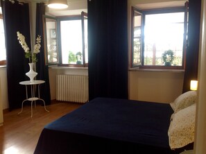 1 Schlafzimmer, Bügeleisen/Bügelbrett, Bettwäsche