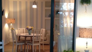 An interior space with a dining area featuring a table and chairs, a potted plant, and a lamp. - Alla Ghigliotta holiday home (Viverone)