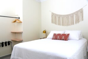 2 bedrooms, desk, iron/ironing board, WiFi