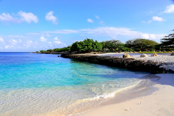 Beach nearby, sun-loungers, beach towels