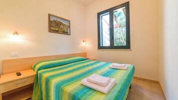 2 Schlafzimmer, Schreibtisch, BĂŒgeleisen/BĂŒgelbrett, Reisekinderbett