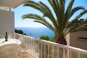 Outdoor dining - Lovely Study Sea Views in Cala Crancs EL BUEN RETIRO (Salou)