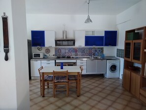 Forno, piano cottura, macchina per tè/caffè, bollitore elettrico