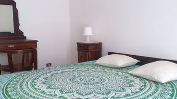 3 chambres, fer et planche Ă repasser, draps fournis