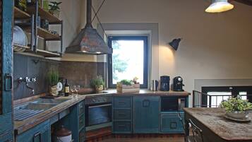 Kühlschrank, Mikrowelle, Ofen, Herdplatte