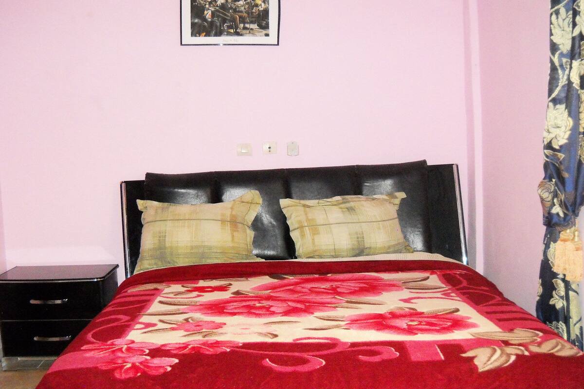 City Apartment, Non Smoking | Hypo-allergenic bedding, desk, blackout curtains, soundproofing