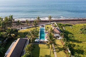 Outdoor pool - Bougain Villa - 5 Bedroom, Oceanfront villa inc. Chef (Negari, Banjarankan,)