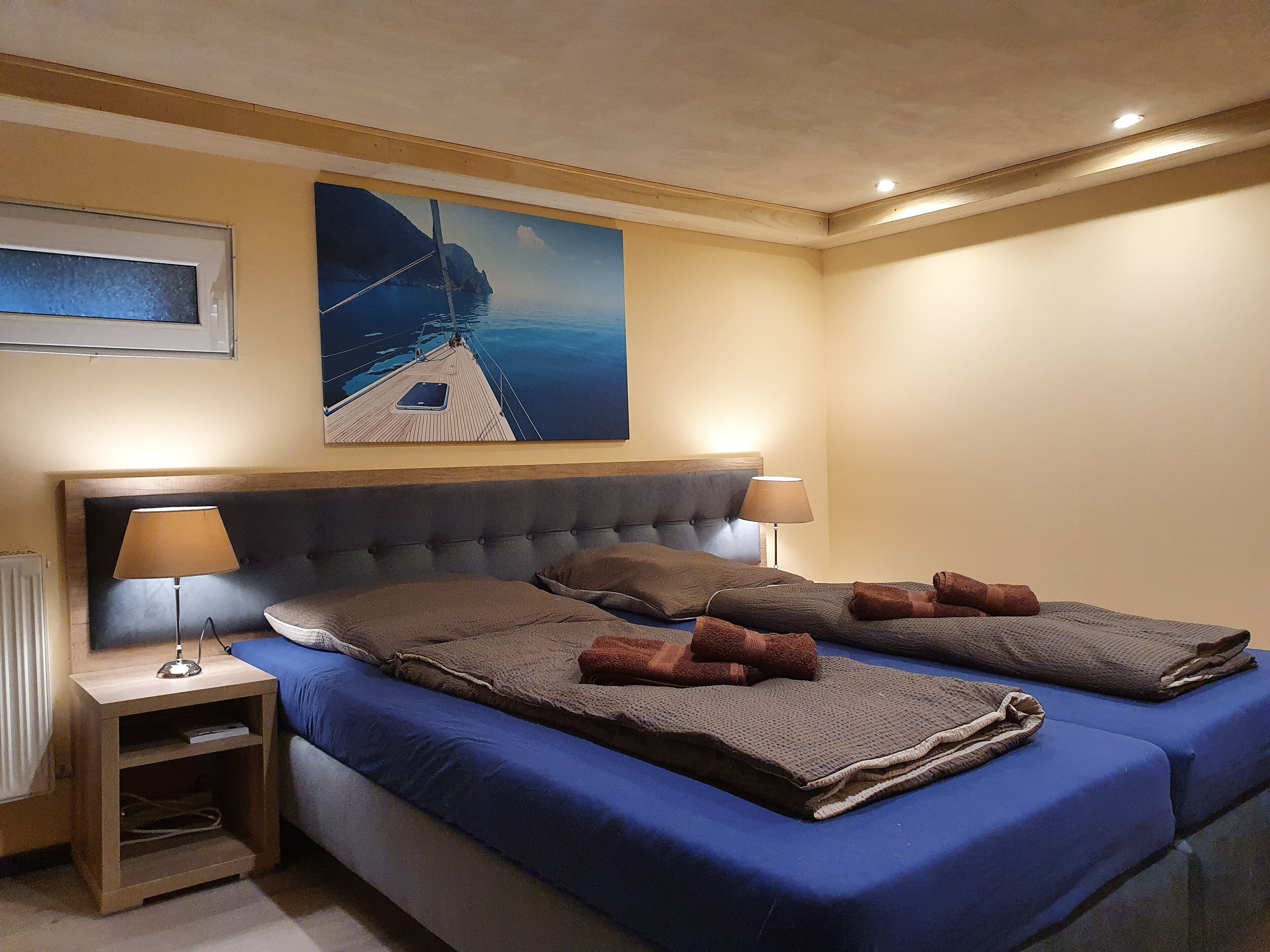 5 bedrooms, in-room safe, desk, free WiFi