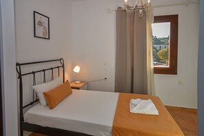 3 chambres, fer et planche à repasser, Wi-Fi, draps fournis