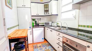 Fridge, microwave, oven, dishwasher