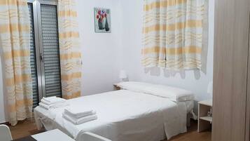 1 habitación, wifi y ropa de cama