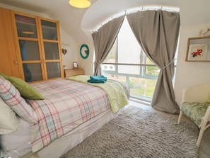 3 bedrooms, desk, iron/ironing board, WiFi - SHELLHILL MEWS (Coleraine)