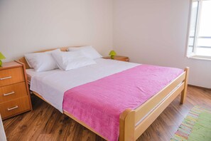3 bedrooms, iron/ironing board, WiFi, bed sheets - My Boka-best view  in town (Kotor)