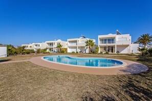 حمّام سباحة خارجي