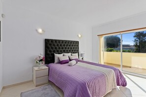 3 عدّة غرف نوم ومكواة/لوح كي وواي فاي وملاءات أسرّة