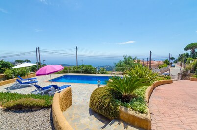 Club Villamar - Holiday villa in the hills of Lloret de Mar with an atmospheric appearance along ...