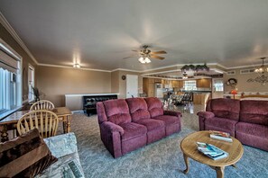 Books - Scenic New Holland Hideaway: 13 Mi to Lancaster! (New Holland)