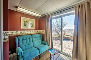 Books - Scenic New Holland Hideaway: 13 Mi to Lancaster! (New Holland)